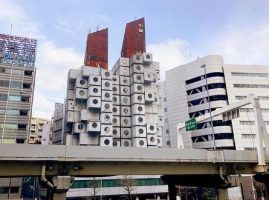 Edifício de apartamentos em cápsulas no Japão começa a ser desmembrado