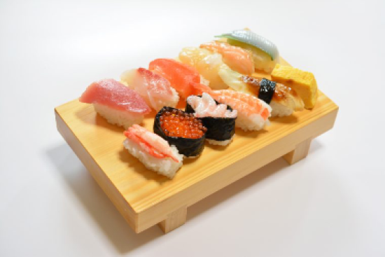 Prato típico do Japão? Nada disso! Sushi de salmão não é tradicional na Terra do Sol Nascente; entenda